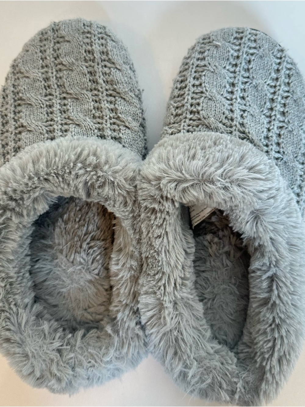 Dearfoams Gray Cable Knit Slippers Women’s Size L (9‑10) Plush Lined